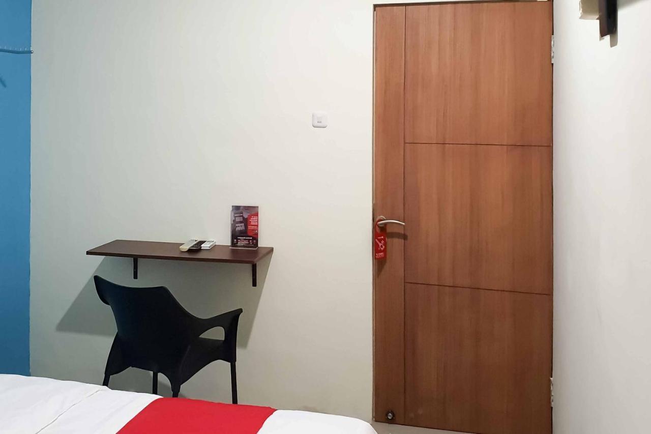 RedDoorz @ Darmo Park 1 Surabaya Hotel Bagian luar foto